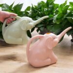 arrosoir elephant mignon sur pour arroser vos plantes avec soin 241 1