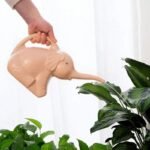 arrosoir elephant mignon sur pour arroser vos plantes avec soin 295 1