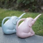 arrosoir elephant mignon sur pour arroser vos plantes avec soin 394 1