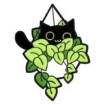 Jolie épingle émaillée De Chaton Dans Une Plante Décorative
