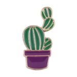 Jolie épingle émaillée De Chaton Dans Une Plante Décorative