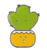 Jolie épingle émaillée De Chaton Dans Une Plante Décorative