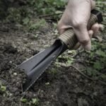 Outil de désherbage et de transplantation de jardin