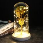 rose artificielle sous dome avec lumieres elegantes wood base gold artificial flowers 924 1