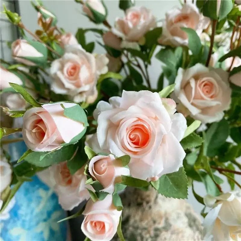 Bouquet De Roses Artificielles élégantes Et Intemporelles