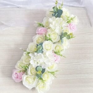 centre de table mariage avec fleurs elegantes blanc et rose clair 630 1