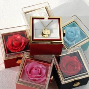 Coffret Rose éternelle Avec Collier Lettre Personnalisé