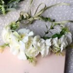 couronne de fleurs blanches elegante pour toutes occasions 4 483 1