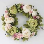 couronne de fleurs elegante pour toutes occasions vert et blanc 467 1