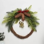 couronne de noel avec pommes decoration festive accueillante 732 1