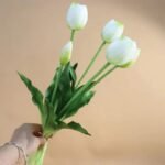 fausses tulipes realistes pour une decoration elegante blanc et vert 987 1