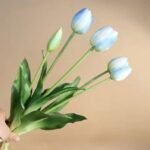 fausses tulipes realistes pour une decoration elegante bleu clair 750 1