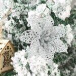 fleurs sapin pour un noel eclatant argent 649 1