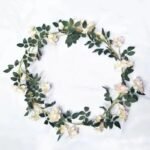 guirlande de roses elegante pour embellir votre espace blanc de rose 544 1