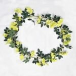 guirlande de roses elegante pour embellir votre espace jaune de rose 151 1