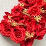 Mur De Fleurs Avec Fleurs Rouge - Décoration éclatante