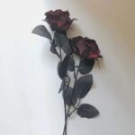 rose gothique elegante pour une decoration unique rouge fonce 705 1