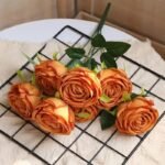 roses artificielles pour mariage elegantes et durables orange rose 933 1